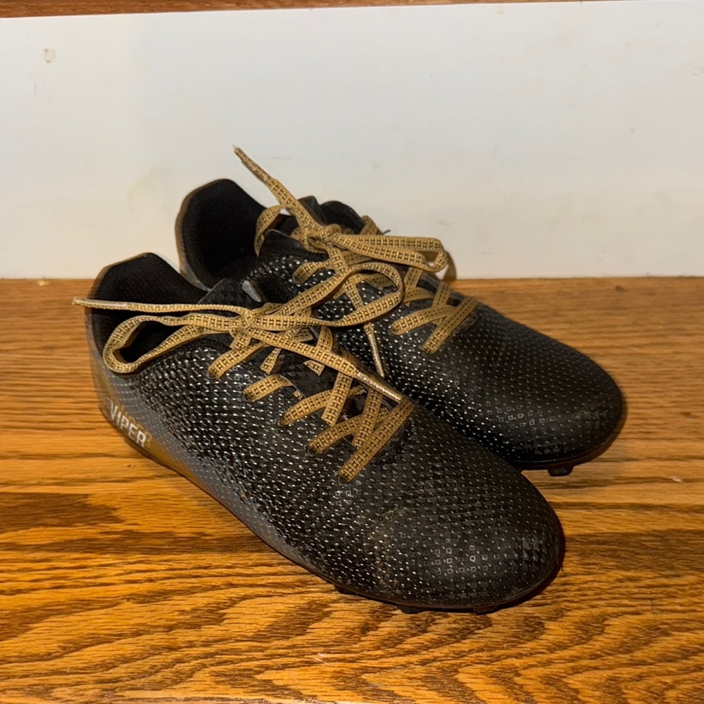 Dicks sporting goods speed viper Black and Gold Soccer Cleats size 3